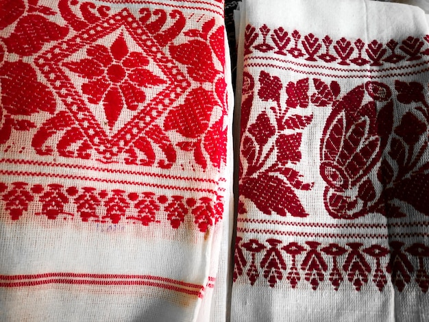 stammesmuster assamesische gamusa oder gamosa aus nordostindien, die für textildesign in bihu verwendet werden