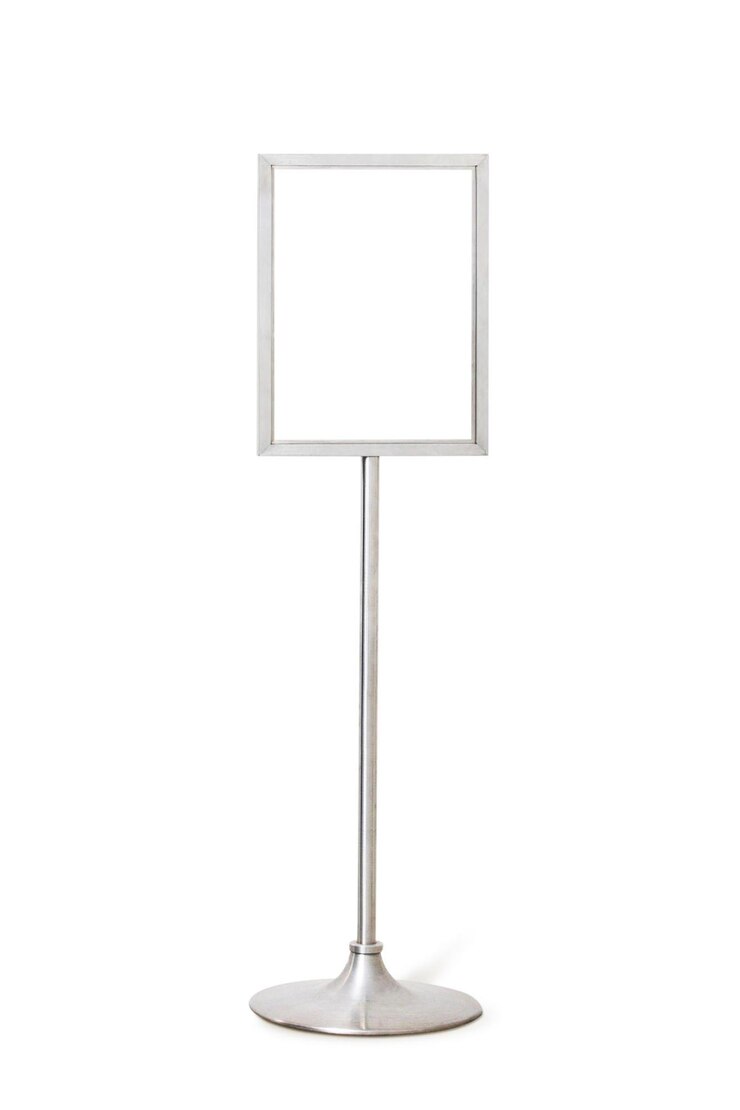 Foto stand de publicidade em display branco com traçado de recorte