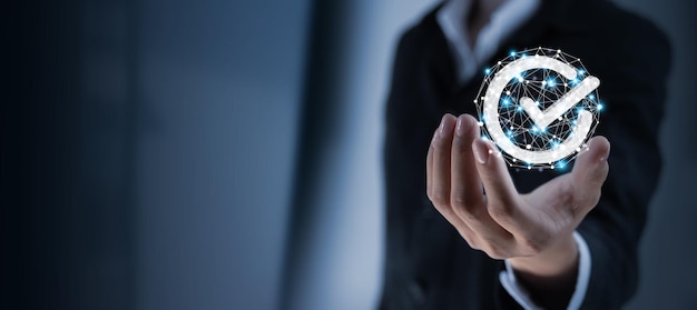 Standardqualitätskontrolle Zertifizierung Garantie Geschäftsmann mit der besten Qualitätssicherung Qualitätskontrolle für Produktgarantie und ISO-Dienstkonzept
