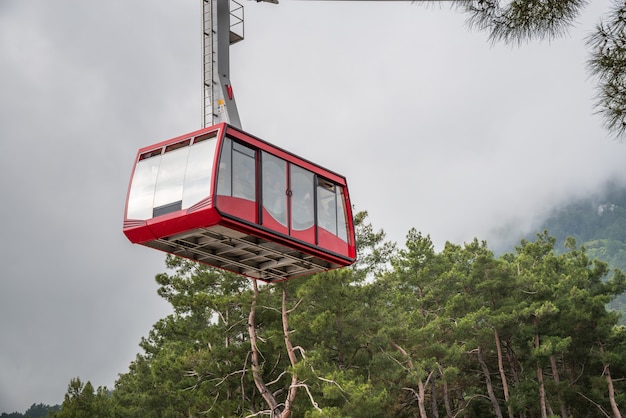 Standseilbahn in den Bergen