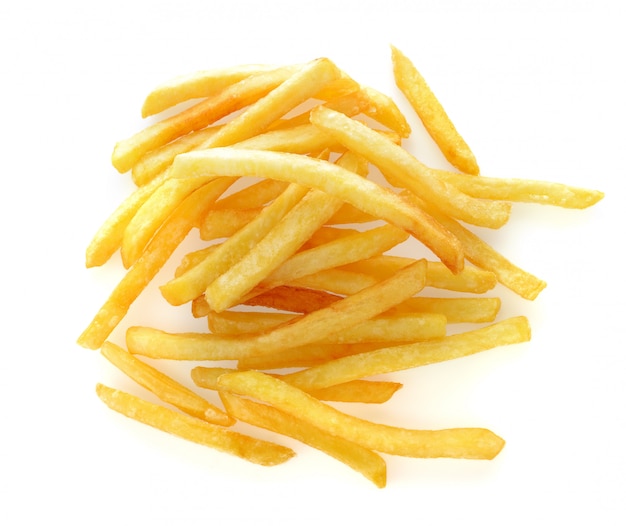 Stapel von appetitanregenden Pommes-Frites auf einem weißen Hintergrund