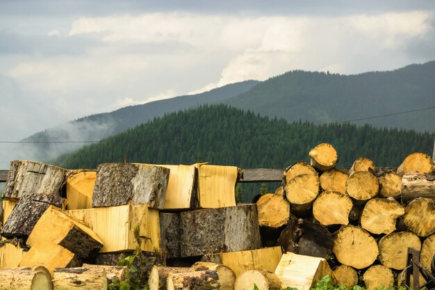 Stapel von Holzklotz