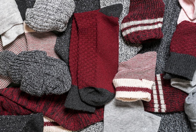 Stapel von Socken über der Nahaufnahme Verschiedene Arten von Socken