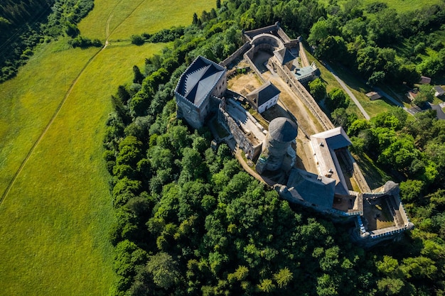 Stara Lubovna Castillo medieval y punto de referencia en Eslovaquia Drone View