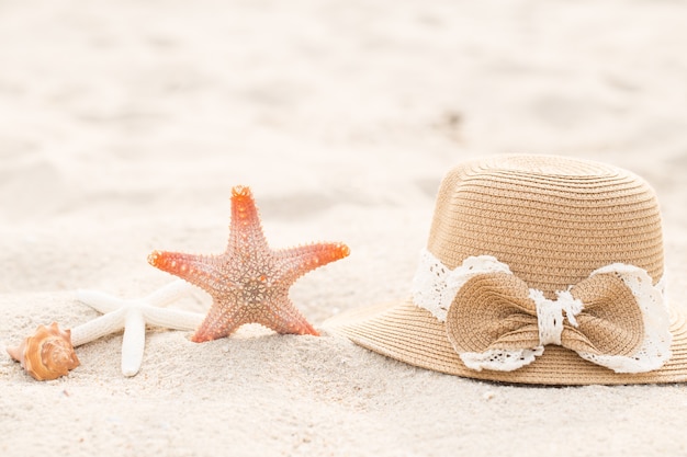 Starfish e chapéu na praia, Concept summer