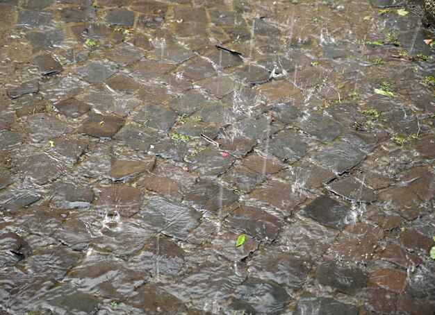 Foto starker regen in der stadt