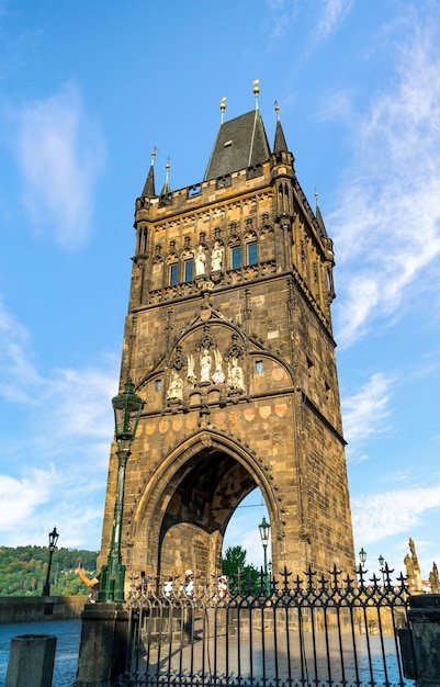 Staromestska-Turm in Prag am sonnigen Sommertag