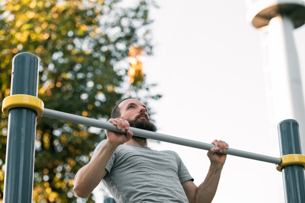 Statische Übung Muskelkraft Outdoor-Training