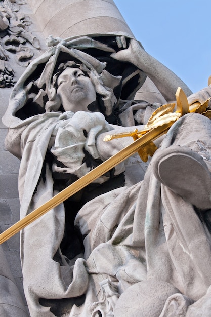 Statue an der Alexanderbrücke Paris