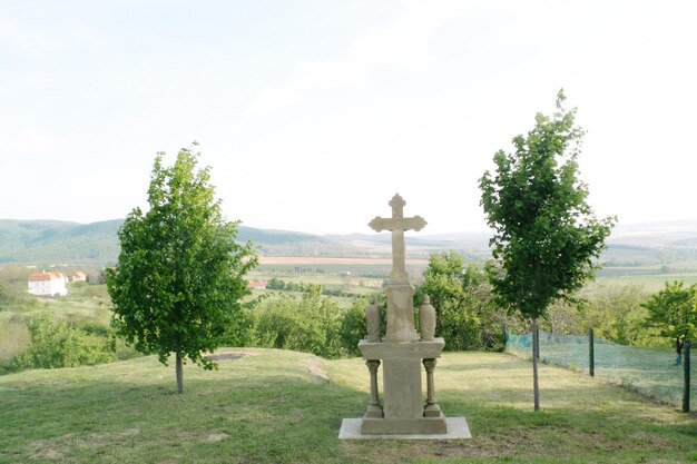 Foto statue auf dem friedhof gegen den himmel