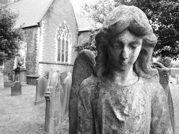 Statue auf dem Friedhof