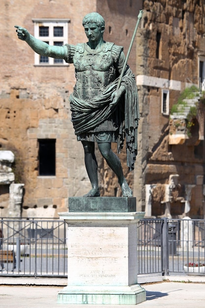 Statue CAESAR Augustus PATRIAE PATER Rom Italien