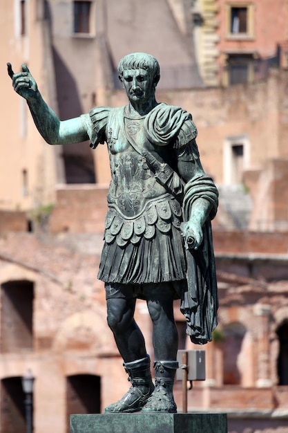Statue CAESARINERVAEFTRAIANO Rom Italien