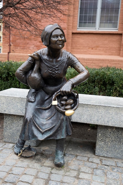 Statue der Händlerin am Neustädter Marktplatz in Torun