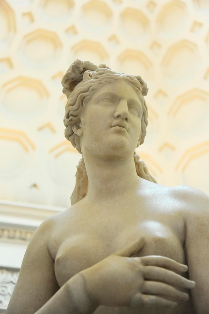 Statue der prachtvoll erhaltenen Kapitolinischen Venus nach dem Urmodell der Nesseltier-Aphrodite von Praxiteles Rom Italien