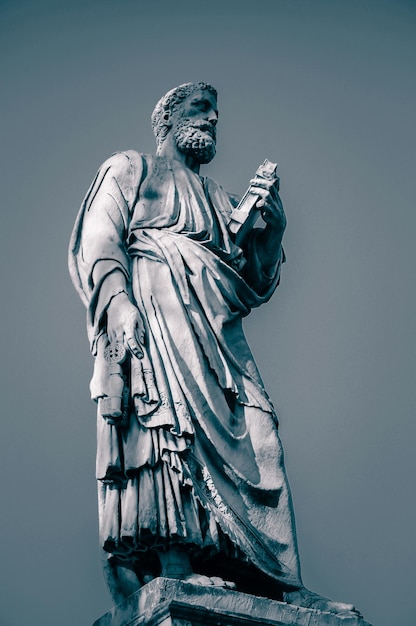 Statue des Heiligen Petrus in Rom Italien Tonbild