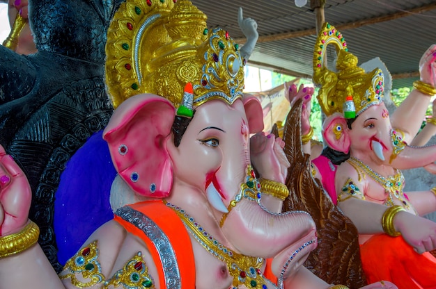 Statue des hinduistischen Gottes Ganesha während des Festivals