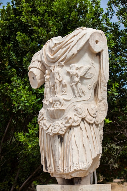 Foto statue des kaisers hadrian in der athenischen agora
