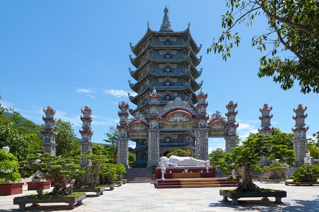 Statue des liegenden Buddha in der Linh-Ung-Pagode in Da Nang