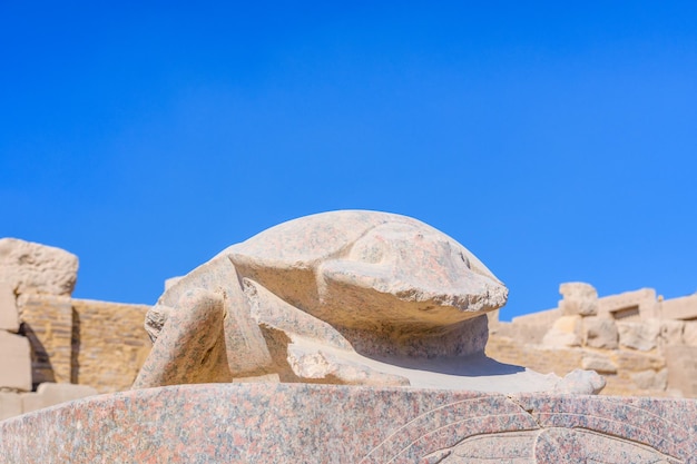 Statue des Skarabäus-Käfers im Karnak-Tempel Luxor Ägypten