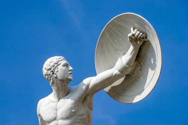 Statue eines nackten männlichen Kriegers im Schloss Charlottenburg in Berlin