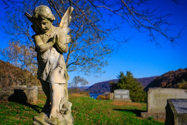 Foto statue gegen den blauen himmel