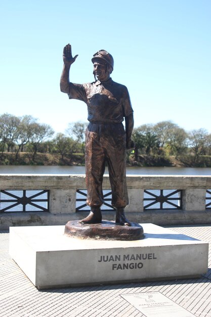 Foto statue gegen den see