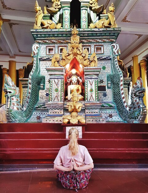 Foto statue im tempel