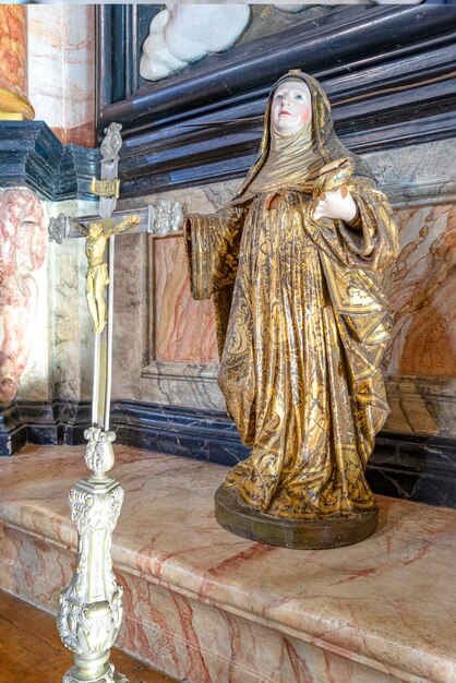 Statue religiöses Symbol in der Seitenkapelle der Kirche Nossa Senhora da Conceio santarem