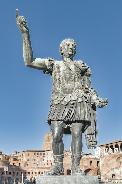 Statue von Kaiser Trajan in Rom