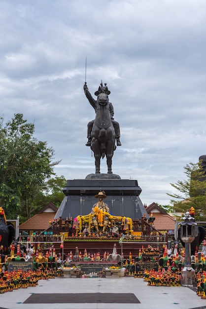 Statue von König Taksin bei Wat Huay Mongkol Hua Hin