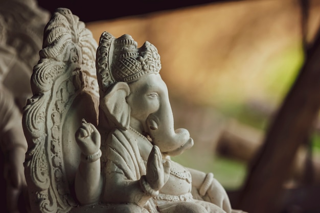 Statue von Lord Ganesha Hergestellt aus Gips ohne Farbe