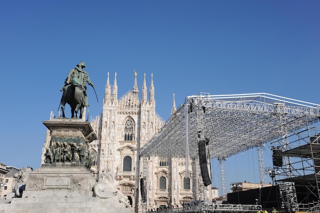 Statuen auf der Piazza in Mailand