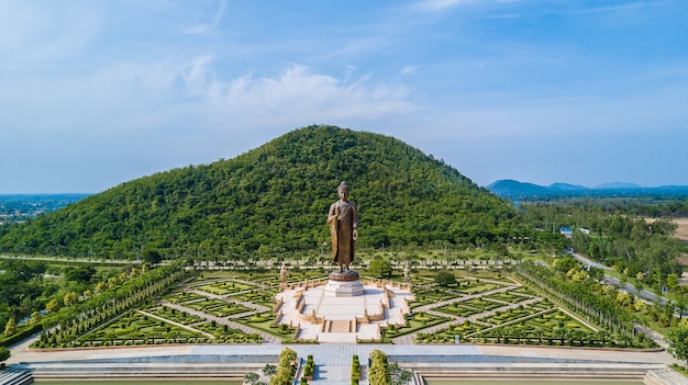 Statuen von Buddha bei Wat Thipsukhontharam, Provinz Kanchanaburi, Thailand