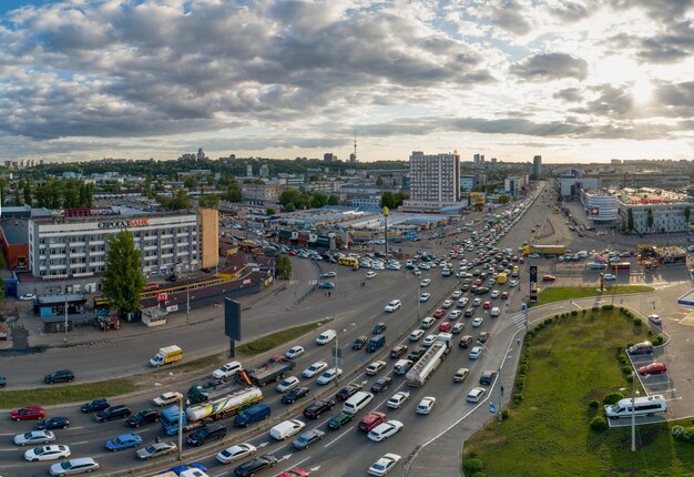 Stau auf den Straßen von Kiew. Ukraine.