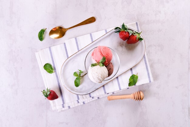 Foto stawberry vanila eis flatlay