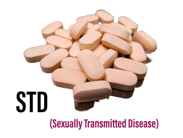 STD (sexuell übertragbare Krankheit), STI-Typografie mit Medikamenten oder Tablet. Medizin und Gesundheitswesen.
