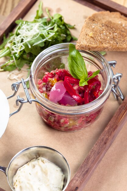 Steak Tartar con tostadas de pan