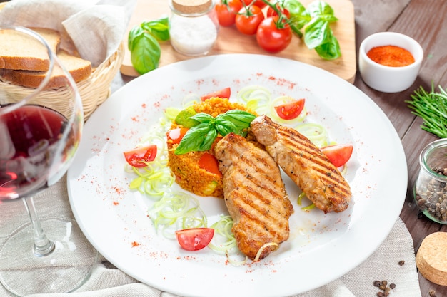 Steaks mit Kuskusgrütze