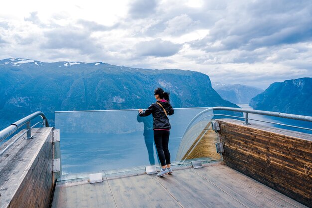 Stegastein Lookout Beautiful Nature Noruega mirante da plataforma de observação.