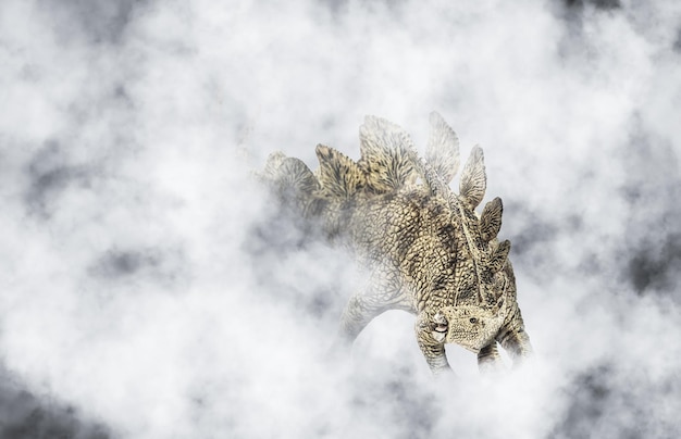 Stegosaurus, dinosaurio sobre fondo de humo