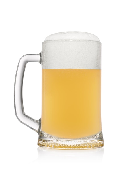 Stein com cerveja de trigo light isolada em um branco