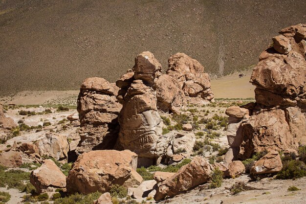 Steinformationen in rötlich-orangen Farbtönen Einer der Orte im Tal der Steine Boliviens