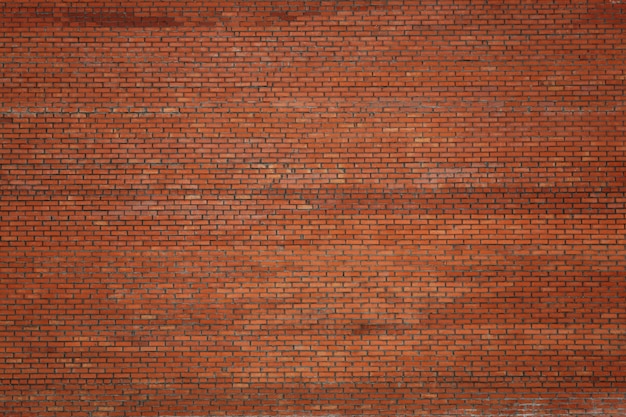 Steinmauer aus rotem Backstein