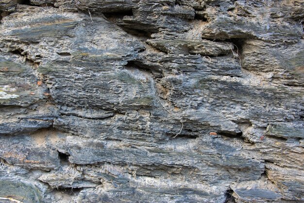 Steinmauer mit alten Ziegeln des alten Schlosses