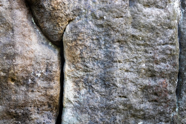 Steinnahaufnahme für den Hintergrund große Steine in den Felsen