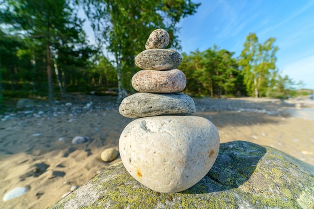 Steinpyramide Instabiles Gleichgewicht von Steinobjekten Naturidylle