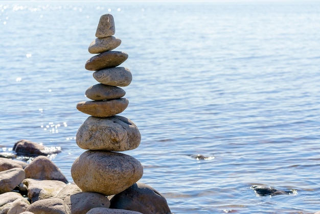 Steinpyramide Instabiles Gleichgewicht von Steinobjekten Naturidylle