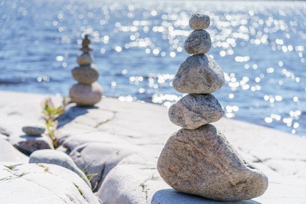 Steinpyramide Instabiles Gleichgewicht von Steinobjekten Naturidylle