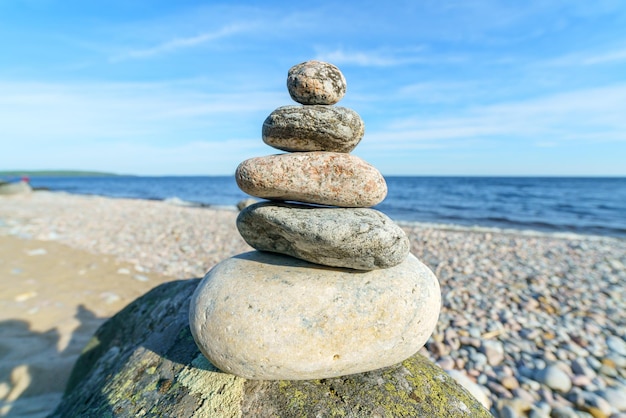 Steinpyramide Instabiles Gleichgewicht von Steinobjekten Naturidylle